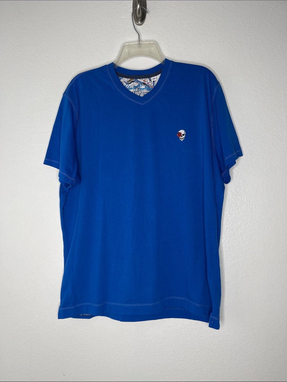 Robert Graham Skull Head Rose Embroidered Blue V-Neck T-Shirt Size XL